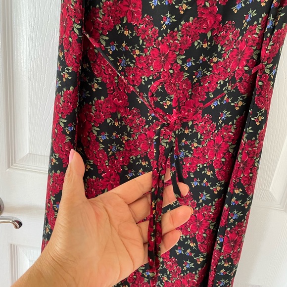 R & K Original Petite Maxi Floral Dress - Picture 2 of 7